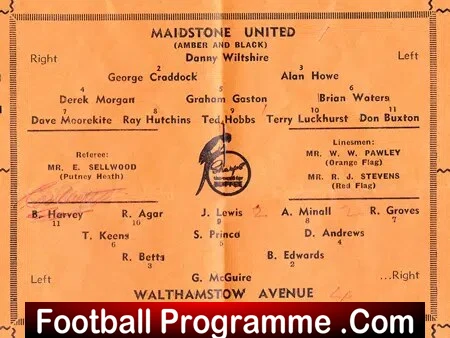 Maidstone United v Walthamstow Avenue 1961 - Signed - Image 3