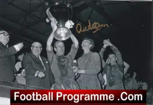 Manchester United Alex Stepney Autograph Signed Picture Man Utd