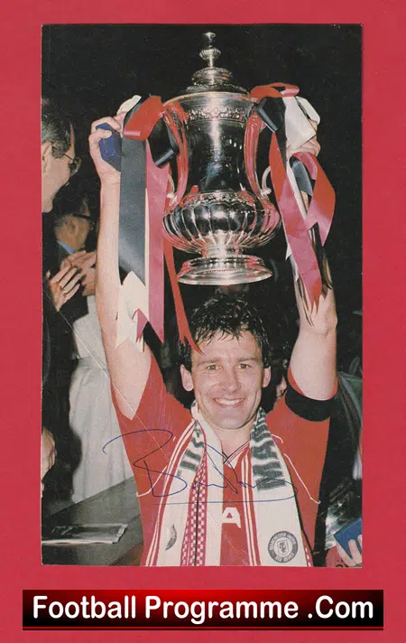 Manchester United Bryan Robson Autograph Signed Picture Man Utd - Image 2