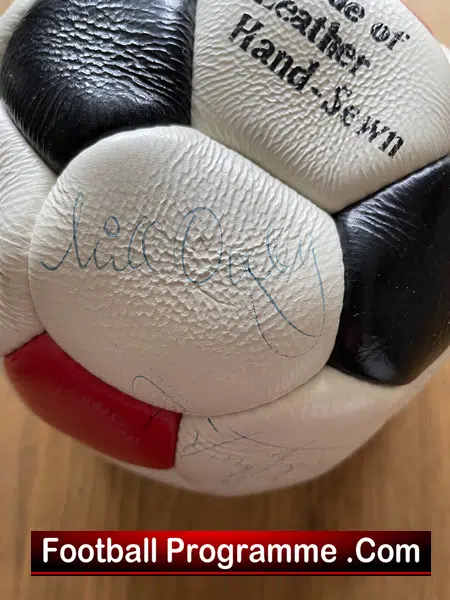 Manchester United Multi Autographed Signed Football Man Utd 1980s - Image 3