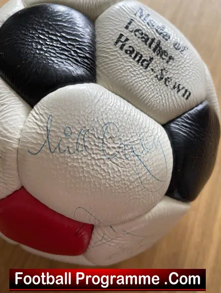 Manchester United Multi Autographed Signed Football Man Utd 1980s - Image 8
