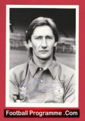 Manchester United Jeff Wealands Autograph Signed Press Picture Man Utd 1983