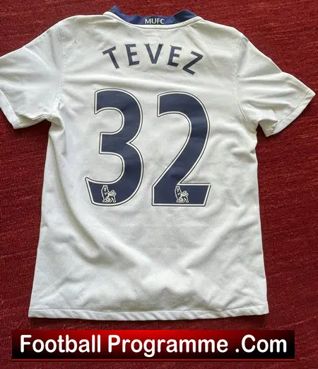 Manchester United Multi Signed Autographed Football Shirt Ronaldo + Tevez ETC - Image 2