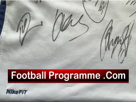 Manchester United Multi Signed Autographed Football Shirt Ronaldo + Tevez ETC - Image 4