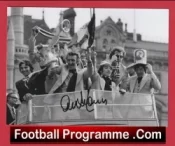 Manchester United Alex Stepney Signed Autographed Picture 1977 FA Cup Bus