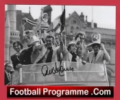 Manchester United Alex Stepney Signed Autographed Picture 1977 FA Cup Bus