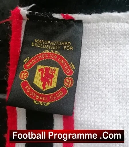 Manchester United Old Football Scarf - 13 - Red and Black - Image 4