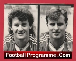 Manchester United Press Photograph Mark Hughes + Clayton Blackmore 1989 - football memorabilia