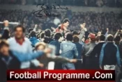 Manchester United Bryan Robson Autograph Signed Picture ECWC Barcelona 1984