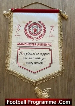 Manchester United Football Pennant Flag - Man Utd Multi Autographed 1990s - football memorabilia