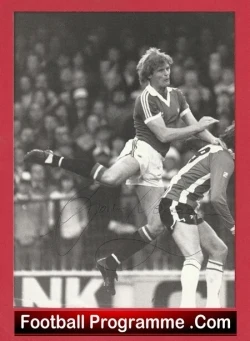 Manchester United Gordon McQueen Autographed Signed Press Photo Man Utd - football memorabilia