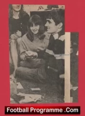  ✅Manchester United George Best Autograph Signed EARLY Picture Man Utd Manchester United George Best Autograph Signed EARLY Picture Man Utd Football Programme .COM Football Programmes Memorabilia Football Programme .COM Football Programmes Memorabilia