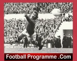 Manchester United Alex Stepney Signed Press Photograph Photo 1978 - football memorabilia