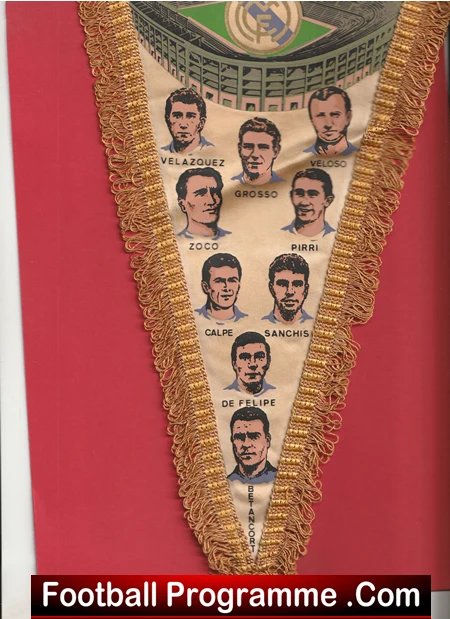 Triangular Real Madrid pennant with gold fringe, crest at the top and portraits of players (Velázquez, Veloso, Grosso, Zoco, Pirri, Calpe, Sanchís, De Felipe, Betancort) along the center.