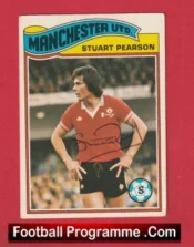 Manchester United Stuart Pearson Autograph Signed Football Card Man Utd