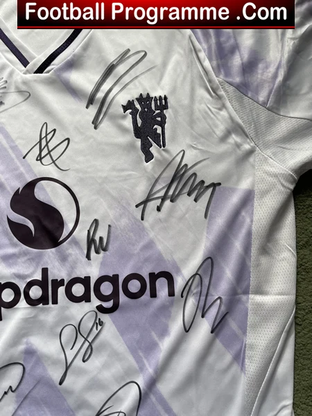 Manchester United Multi Autographed Signed Away Football Shirt 2025 - 2026 - Image 4