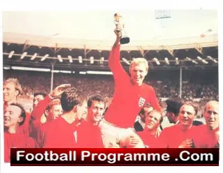 Manchester United Nobby Stiles Autograph Picture