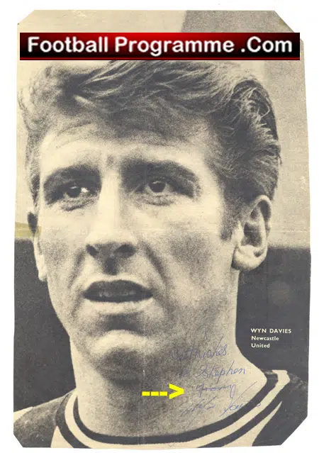 Manchester City Dave Connor Newcastle Wyn Davies Autograph 1970