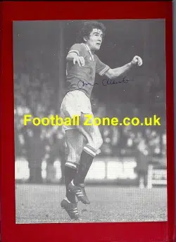 Manchester United Arthur Albiston Signed Autographed Picture