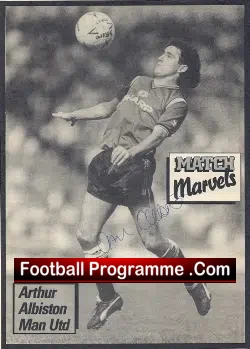 Manchester United Arthur Albiston Autograph Picture