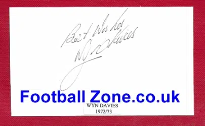 Manchester United Wyn Davies Autograph 1972