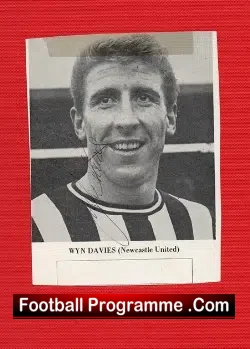 Newcastle United Wyn Davies Autograph