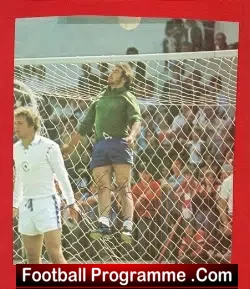 Leicester City Mark Wallington Autograph Picture - football memorabilia