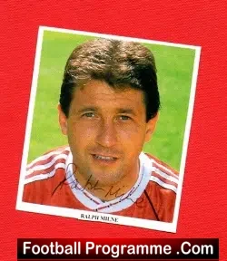 Manchester United Ralph Milne Autograph Picture - football memorabilia