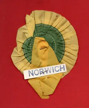 Norwich City v QPR 1960 – Plus Football Rosette
