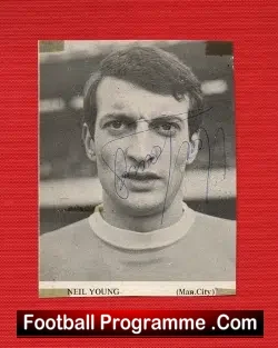 Manchester City Neil Young Autograph Picture - football memorabilia