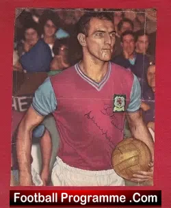 Aston Villa Derek Dougan Autograph Picture 1960s