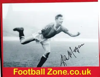 Manchester United Willie Morgan Autograph Signed Picture