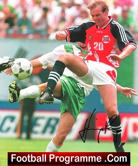 Manchester United Henning Berg Signed Autographed Picture 1990s