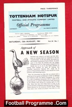 Tottenham Hotspur v FA Select XI 1961 – Charity Shield Match Bobby Charlton