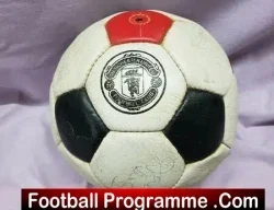 Manchester United Genuine Signed Autographed Team Football 1970s - football memorabilia