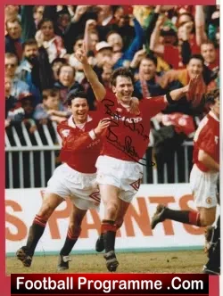 Manchester United Bryan Robson Autograph Signed Photograph - football memorabilia