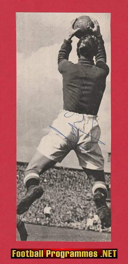 Manchester United Ray Wood Signed Magazine Picture 1950s B Babe