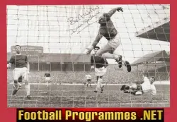 Manchester United Dave Gaskell Signed Picture 1960s Goalkeeper