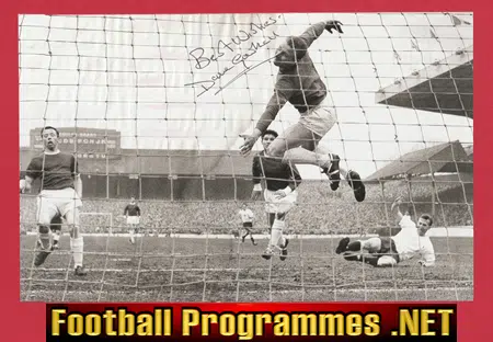 Manchester United Dave Gaskell Signed Picture 1960s Goalkeeper