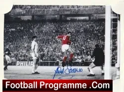 Manchester United David Sadler Autograph Man Utd 1960's - football programme