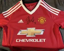 Manchester United Multi Signed Football Shirt 2019 – Juan Mata