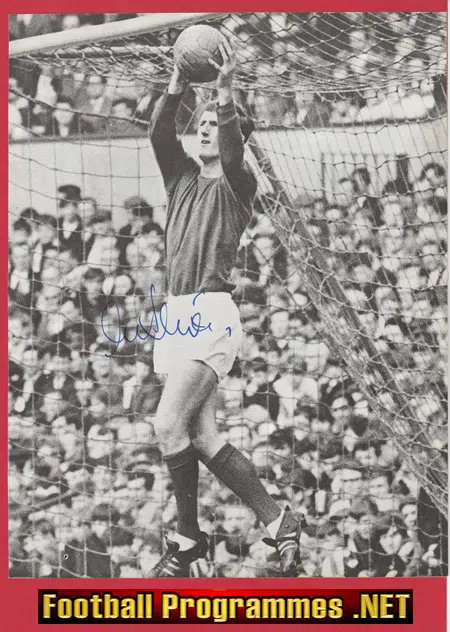 Manchester United Alex Stepney Autograph Signed Picture Man Utd