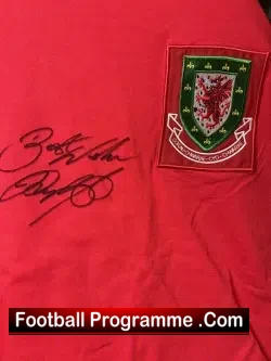 Wales + Manchester United Ryan Giggs Signed Football Shirt