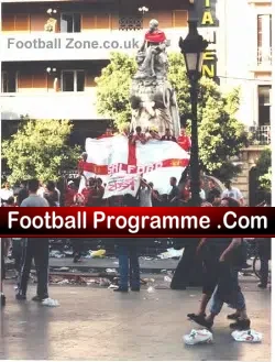 Genuine Photograph Las Ramblas Man Utd Statue Shirt 99